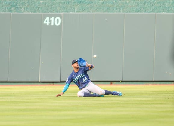 MAY 22, 2026: Seattle Mariners center fielder Julio RodroÂ­guez (44) catches a fly ball in the 2nd inning against the Kansas City Royals at Kauffman Stadium in Kansas City, MO. CSM Kansas City United States - ZUMAc04_ 20260522_zma_c04_052 Copyright: xRomanxPunox