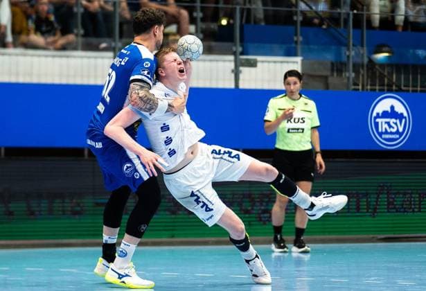 DAIKIN HBL HANDBALL HERREN 1. BL 32. SPIELTAG THSV EISENACH - TBV LEMGO LIPPE ** NUR FÜR REDAKTIONELLE ZWECKE ** EDITORIAL USE ONLY **<p>22 05 2026-Eisenach: DAIKIN HBL Handball 1. Bundesliga Herren Saison 2025 - 2026 32. Spieltag Werner Assmann Halle ThSV Eisenach - TBV Lemgo Lippe im Foto: Justin Kurch 52 (ThSV Eisenach) im Zweikampf mit Niels Gerardus Versteijnen 25 (TBV Lemgo Lippe) ( Deutschland Thüringen Eisenach Copyright: SaschaxFromm