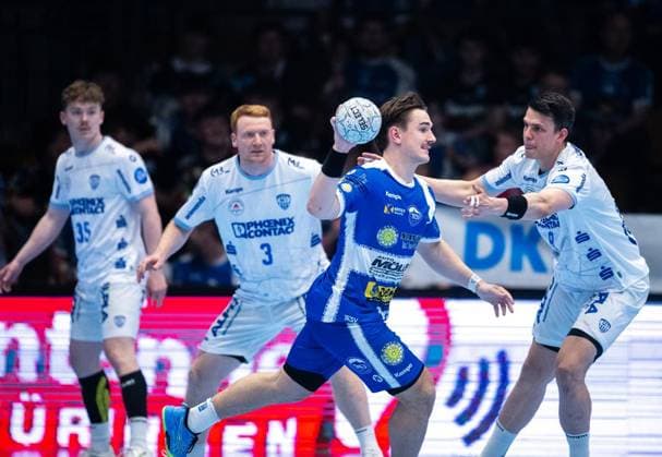 DAIKIN HBL HANDBALL HERREN 1. BL 32. SPIELTAG THSV EISENACH - TBV LEMGO LIPPE ** NUR FÜR REDAKTIONELLE ZWECKE ** EDITORIAL USE ONLY **<p>22 05 2026-Eisenach: DAIKIN HBL Handball 1. Bundesliga Herren Saison 2025 - 2026 32. Spieltag Werner Assmann Halle ThSV Eisenach - TBV Lemgo Lippe im Foto: Felix Aellen 22 (ThSV Eisenach) im Zweikampf mit Frederik Simak 8 (TBV Lemgo Lippe) ( Deutschland Thüringen Eisenach Copyright: SaschaxFromm