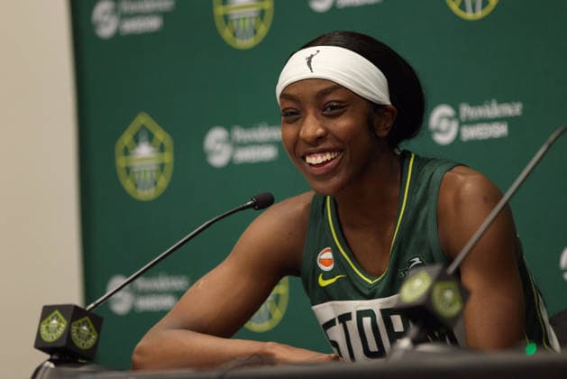 May 22, 2026, Seattle, Washington, USA: Seattle guard FLAUJAE JOHNSON (4) speaks in the post-game press conference, PK, Pressekonferenz of the WNBA, Basketball Damen, USA match between the Seattle Storm and Connecticut Sun at Climate Pledge Arena in Seattle. WNBA 2026: Seattle 77:59 Connecticut  - ZUMAd218 20260522_zsp_d218_030 Copyright: xRichardxDizonx