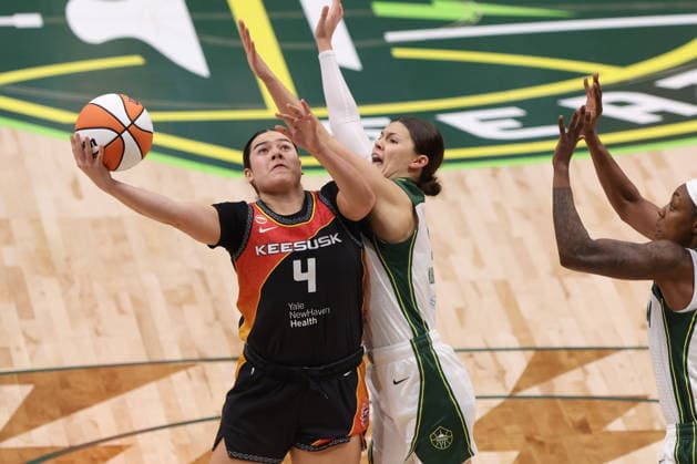 May 22, 2026, Seattle, Washington, USA: Connecticut guard CHARLISSE LEGER-WALKER (4) is defended by Seattle guard JADE MELBOURNE (5) in the first quarter of the WNBA, Basketball Damen, USA match between the Seattle Storm and Connecticut Sun at Climate Pledge Arena in Seattle. Seattle USA - ZUMAd218 20260522_zsp_d218_001 Copyright: xRichardxDizonx
