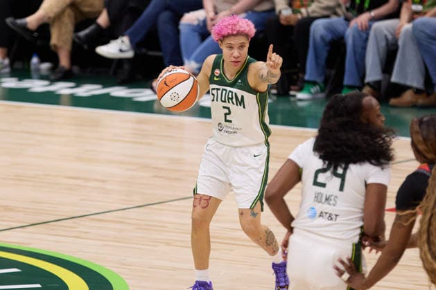 May 22, 2026, Seattle, Washington, USA: Seattle guard NATISHA HIEDEMAN (2) motions to her team in the third quarter of the WNBA, Basketball Damen, USA match between the Seattle Storm and Connecticut Sun at Climate Pledge Arena in Seattle. Seattle USA - ZUMAd218 20260522_zsp_d218_023 Copyright: xRichardxDizonx