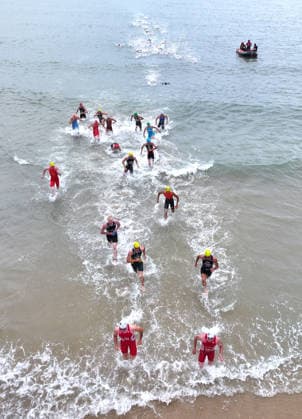 2026 Lianyungang Triathlon Asian Cup Contestants compete in the Excellent Group of the 2026 Lianyungang Triathlon Asian Cup in Lianyungang, Jiangsu Province, China on May 23, 2026. Lianyungang Jiangsu China  Copyright: xCFOTOx i1779547963650