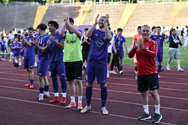 Relegation Regionalliga Bayern; TSV Schwaben Augsburg - SV Kirchanschöring; 22.05.2026 AUGSBURG, GERMANY - 22. MAI: Jubel der Schwabenritter nach dem Klassenerhalt im Relegationsrückspiel gegen Kirchanschöring nach dem Match zwischen dem TSV Schwaben Augsburg und dem SV Kirchanschöring beim Rückspiel der Relegation zur Regionalliga Bayern im Rosenaustadion Rasmus FACKLER-STAMM (TSV Schwaben Augsburg 11) Copyright: xBEAUTIFULxSPORTS Goldbergx
