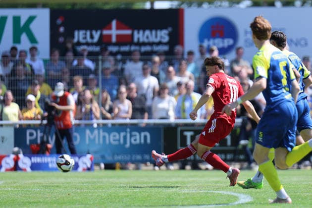 Fußball I Herren I Saison 2025-2026 I SHFV-Lotto-Pokal I Finale I SV Todesfelde - 1.FC Phönix Lübeck I 23.05.2026 Jonathan Stöver (10, 1. FC Phönix Lübeck) beim Schuss zum 0:1 Führungstreffer. Todesfelde Joda Sportpark Schleswig Holstein Deutschland Copyright: xLobeca FabianxLamprechtx