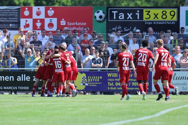 Fußball I Herren I Saison 2025-2026 I SHFV-Lotto-Pokal I Finale I SV Todesfelde - 1.FC Phönix Lübeck I 23.05.2026 Der 1. FC Phönix Lübeck bejubelt den frühen Führungstreffer von Jonathan Stöver (10, 1. FC Phönix Lübeck) Todesfelde Joda Sportpark Schleswig Holstein Deutschland Copyright: xLobeca FabianxLamprechtx