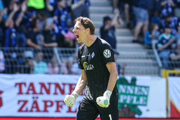 Thijmen Nijhuis (SV Waldhof Mannheim, 1) jubelt nachdem Terrence Boyd (SV Waldhof Mannheim, 13) das 0-1 geschossen hat beim BfV-Pokalfinale VfR Mannheim - SV Waldhof Mannheim 07 am 23.05.26 in Carl Benz Stadion, Mannheim xamx Foto: Alfio Marino