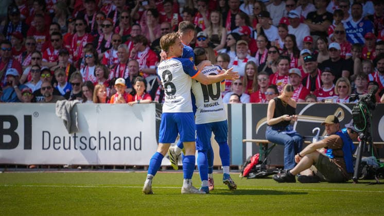Fußball, Herren, Saison 2025 2026, Landespokal Brandenburg, Finale, Finaltag der Amateure, FC Energie Cottbus vs. VfB 1921 Krieschow, Samstag 23.05.2026, LEAG Energie Stadion Cottbus, Im Bild: Jubel beim VfB Krieschow nach dem Führungstreffer durch Toby Michalski. Brandenburg Deutschland