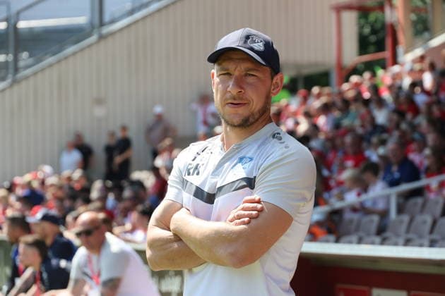 Trainer: Robert Koch (Krieschow) Fussball Landespokal Brandenburgt 2025 2026 Finale FC Energie Cottbus - VfB Krieschow 1921