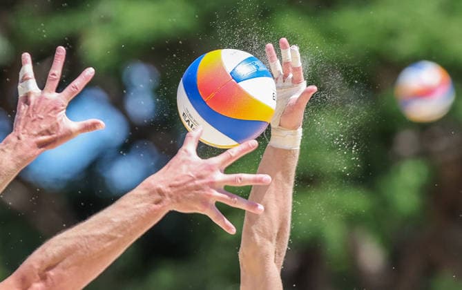 (260523) -- LAGUNA PROVINCE, May 23, 2026 -- Players compete during the men s round of 16 match between Adrian Heidrich and Yves Haussener of Switzerland against Piotr Kantor and Filip Lejawa of Poland at the Volleyball World Beach Pro Tour Challenge in Laguna Province, the Philippines on May 23, 2026. ) (SP)PHILIPPINES-LAGUNA PROVINCE-VOLLEYBALL-WORLD BEACH PRO TOUR CHALLENGE ROUELLExUMALI 