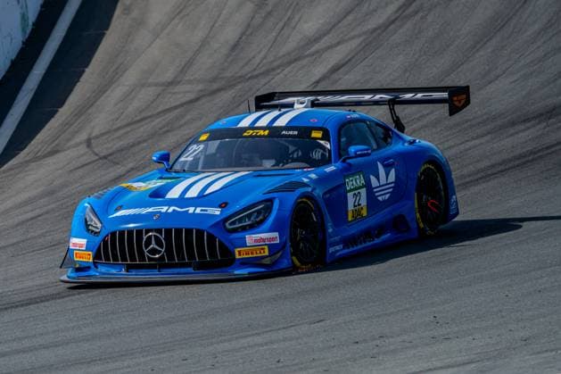 Der Mercedes-AMG GT3 36 von Lucas Auer (HRT Ford Racing) fährt auf der Rennstrecke des Circuit Zandvoort. Das Fahrzeug trägt die charakteristische blaue Lackierung mit weißen Streifen und wird von Pirelli-Reifen bewegt. Mercedes-AMG GT3 36 von Arjun Maini (HRT Ford Racing) am Circuit Zandvoort Copyright: xMichaelxSchäferx