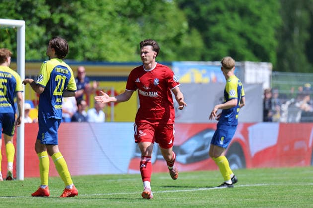 Fußball I Herren I Saison 2025-2026 I SHFV-Lotto-Pokal I Finale I SV Todesfelde - 1.FC Phönix Lübeck I 23.05.2026 Jonathan Stöver (10, 1. FC Phönix Lübeck) bejubelt seinen zweiten Treffer. Todesfelde Joda Sportpark Schleswig Holstein Deutschland Copyright: xLobeca FabianxLamprechtx