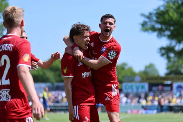 Fußball I Herren I Saison 2025-2026 I SHFV-Lotto-Pokal I Finale I SV Todesfelde - 1.FC Phönix Lübeck I 23.05.2026 v.l. Jonathan Stöver (10, 1. FC Phönix Lübeck), Stylianos Kokovas (19, 1. FC Phönix Lübeck) Todesfelde Joda Sportpark Schleswig Holstein Deutschland Copyright: xLobeca FabianxLamprechtx