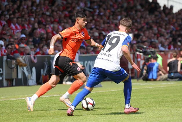 19 Jannis Boziaris (Energie Cottbus, l.), 19 Toby Michalski (Krieschow) Fussball Landespokal Brandenburgt 2025 2026 Finale FC Energie Cottbus - VfB Krieschow 1921