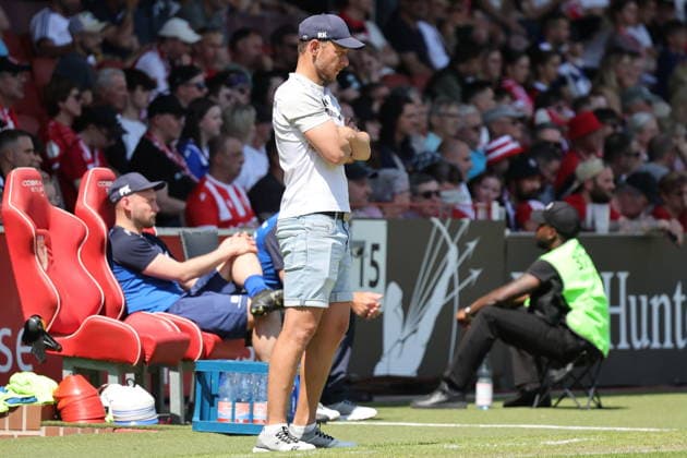 Trainer: Robert Koch (Krieschow) Fussball Landespokal Brandenburgt 2025 2026 Finale FC Energie Cottbus - VfB Krieschow 1921