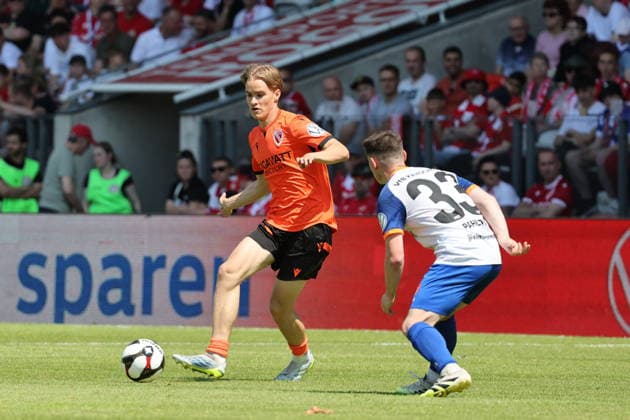 8 Lukas Michelbrink (Energie Cottbus, am Ball) Fussball Landespokal Brandenburgt 2025 2026 Finale FC Energie Cottbus - VfB Krieschow 1921