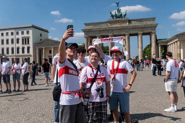 Berlin Germany 23rd May 2026 VFB Stuttgart and Bayern Munich football fans make a day of it visiting the german capital for the final of the DFB-Pokal. Fans in front of the Brandenburger Tor münchen, soccer, supporters