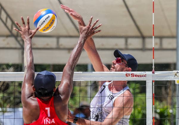 (260523) -- LAGUNA PROVINCE, May 23, 2026 -- Eylon Elazar (R) of Israel competes against Bintang Akbar of Indonesia during the men s round of 16 match between Eylon Elazar Kevin Cuzmiciov of Israel and Bintang Akbar Sofyan Rachman Efendi of Indonesia at the Volleyball World Beach Pro Tour Challenge in Laguna Province, the Philippines, May 23, 2026. ) (SP)PHILIPPINES-LAGUNA PROVINCE-VOLLEYBALL-WORLD BEACH PRO TOUR CHALLENGE RouellexUmali 
