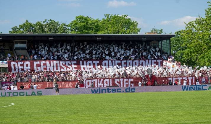 Fußball, Herren, Saison 2025 2026, Finale COSY-WASCH Landespokal Berlin, VSG Altglienicke - BFC Dynamo, Fans des BFC Dynamo, Der Genosse hat angeordet - Pokalsieg jetzt, 23.05. 2026, Copyright: xMatthiasxKochx