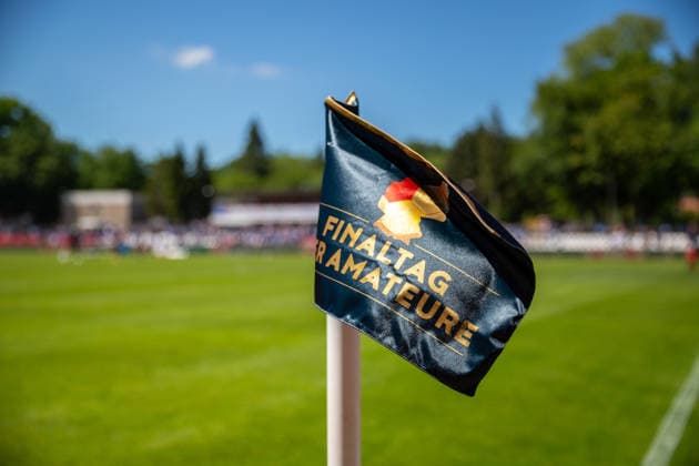 Flagge an der Eckfahne zum Finaltag der Amateure GER, Fussball, Landespokal, Lüpzer Pils Cup, Finale, SV Pastow - FC Hansa Rostock