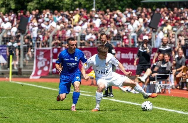 Fußball, Herren, Saison 2025 2026, Finale COSY-WASCH Landespokal Berlin, VSG Altglienicke - BFC Dynamo, v. l. Dominik Schickersinsky (VSG Altglienicke), John Liebelt (BFC Dynamo), 23.05. 2026, Copyright: xMatthiasxKochx