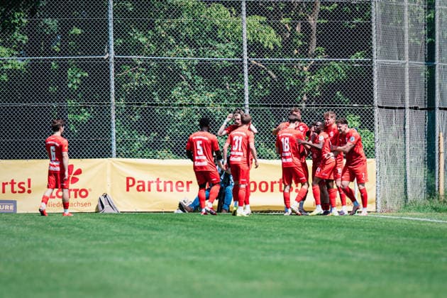 Niedersachsen-Pokal: TuS Bersenbrück vs. Lüneburger SK, 23.05.2026 TOR, JUBEL durch Moritz Waldow (TuS Bersenbrück, 6) zum 1:0; Niedersachsen-Pokal, Finale (Amateure): TuS Bersenbrück vs. Lüneburger SK am 23.05.2026 im August-Wenzel-Stadion, Barsinghausen Copyright: xBEAUTIFULxSPORTS Tonhäuserx