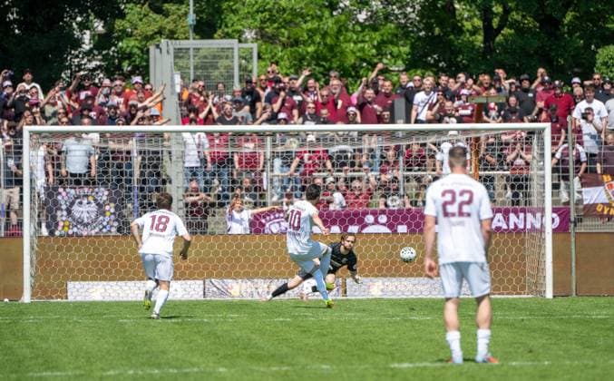 Fußball, Herren, Saison 2025 2026, Finale COSY-WASCH Landespokal Berlin, VSG Altglienicke - BFC Dynamo, Rufat Dadashov (BFC Dynamo) scheitert per Elfmeter an Torwart Luis Zwick (VSG Altglienicke), 23.05. 2026, *** Soccer, Men, Season 2025 2026, Final COSY WASCH Landespokal Berlin, VSG Altglienicke BFC Dynamo, Rufat Dadashov BFC Dynamo fails to score a penalty against goalkeeper Luis Zwick VSG Altglienicke , 23 05 2026, Copyright: xMatthiasxKochx
