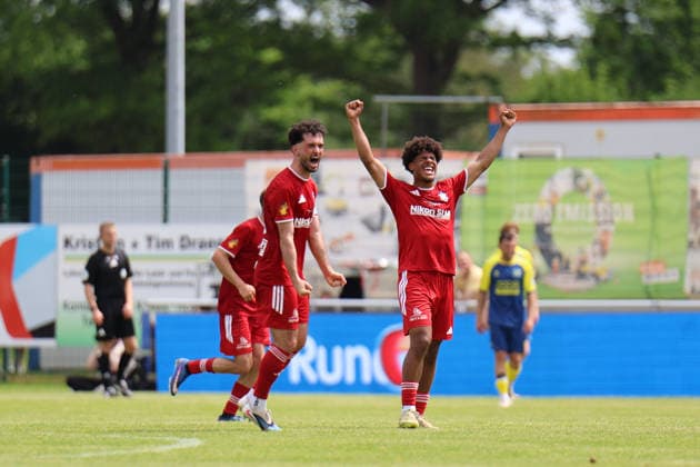 Fußball I Herren I Saison 2025-2026 I SHFV-Lotto-Pokal I Finale I SV Todesfelde - 1.FC Phönix Lübeck I 23.05.2026 v.l. Fabio Maiolo (8, 1. FC Phönix Lübeck), Louis Jamil Grobauer (17, 1. FC Phönix Lübeck) Todesfelde Joda Sportpark Schleswig Holstein Deutschland Copyright: xLobeca FabianxLamprechtx