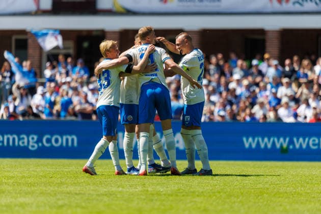Torjubel 1:0 - v.l. Viktor Bergh (Rostock) , Kenan Fatkic (Rostock) , verdeckt Torschütze Lukas Kunze (Rostock) , Emil Frost Holten (Rostock) und Franz Pfanne (Rostock) ; GER, FC Hansa Rostock vs. SV Pastow, Fußball, Männer, Lübzer Pils Landespokal, Finale, Spielzeit 2025 2026, 23.05.2026 Greifswald Volksstadion Mecklenburg - Vorpommern Deutschland