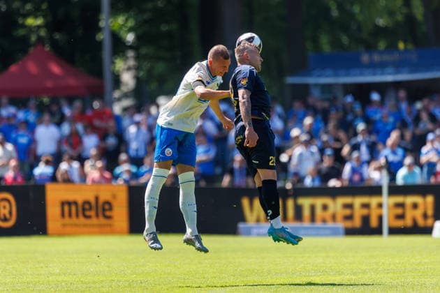 links Franz Pfanne (Rostock) gegen Guido Kocer (Pastow) ; GER, FC Hansa Rostock vs. SV Pastow, Fußball, Männer, Lübzer Pils Landespokal, Finale, Spielzeit 2025 2026, 23.05.2026 Greifswald Volksstadion Mecklenburg - Vorpommern Deutschland