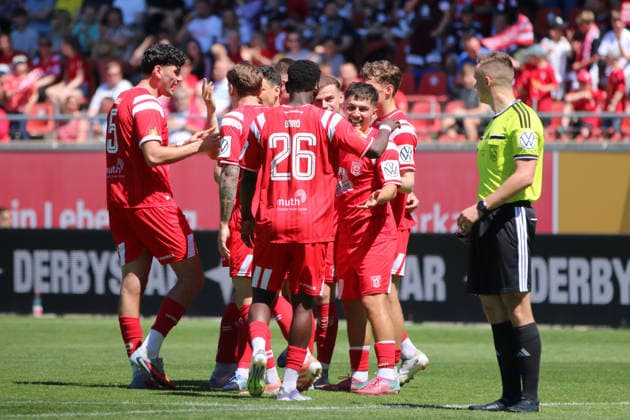 23.05.2026 Fußball Herren 2025 2026 dachbleche24 Landespokal Sachsen-Anhalt Finale VfB Germania Halberstadt - Hallescher FC Leuna-Chemie-Stadion Halle Torjubel vom Halleschen FC nach dem 0:4. Halle Sachsen-Anhalt Deutschland