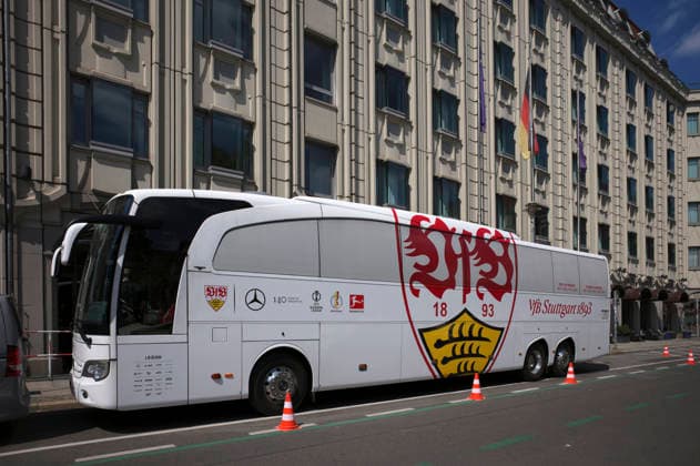 vor Spielbeginn: Bus des VfB Stuttgart mit Logo vor Hotel LUC 83. DFB Pokalfinale FC Bayern Muenchen FCB vs VFB Stuttgart Olympiastadion Berlin 23.05.2026 DFL REGULATIONS PROHIBIT ANY USE OF PHOTOGRAPHS AS IMAGE SEQUENCES AND OR QUASI-VIDEO 83. DFB Pokalfinale FC Bayern Muenchen FCB vs VFB Stuttgart