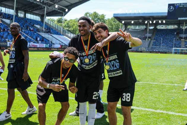 Fumaca de Mascarenhas da Costa Pessoa (SV Waldhof Mannheim, 38) Sanoussy Ba (SV Waldhof Mannheim, 25) beim BfV-Pokalfinale VfR Mannheim - SV Waldhof Mannheim 07 am 23.05.26 in Carl Benz Stadion, Mannheim xamx Foto: Alfio Marino *** Fumaca de Mascarenhas da Costa Pessoa SV Waldhof Mannheim, 38 Sanoussy Ba SV Waldhof Mannheim, 25 at the BfV Cup Final VfR Mannheim SV Waldhof Mannheim 07 on 23 05 26 at Carl Benz Stadium, Mannheim xamx Photo Alfio Marino Copyright: