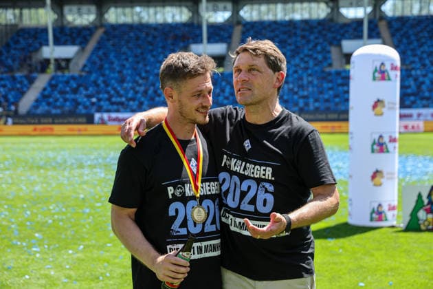 Luc Holtz (SV Waldhof Mannheim, Trainer) mit Athletiktrainer. War das seine letzte Saison? beim BfV-Pokalfinale VfR Mannheim - SV Waldhof Mannheim 07 am 23.05.26 in Carl Benz Stadion, Mannheim xamx Foto: Alfio Marino