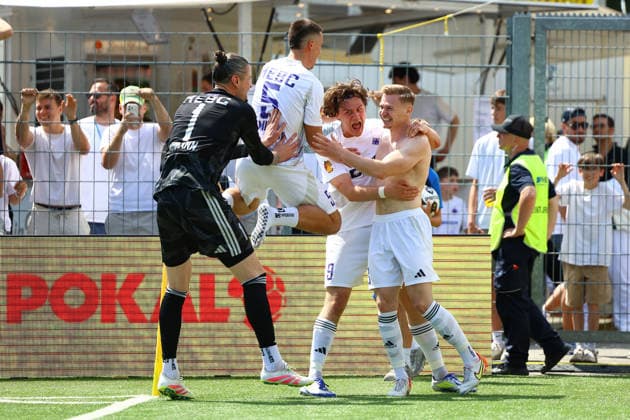33 Christopher Grünewald (HEBC) bejubelt mit seinen Teamkollegen seinen Treffer zum 1:5. Fußball I Herren I Lotto Pokal I Saison 2025-2026 I Finale I SC Vorwärts Wacker04 Billstedt - HEBC I 23.05.2026 I Stadion Hoheluft