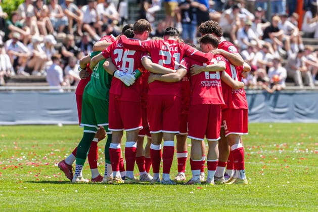 SBFV-Rothaus-Pokal, Bahlinger SC vs FC 08 Villingen, 23.05.2026 Mannschaftskreis des Bahlinger SC SBFV-Rothaus-Pokal, Bahlinger SC vs FC 08 Villingen, Karl-Heitz-Stadion Offenburg, 23.05.2026 Copyright: xBEAUTIFULxSPORTS Boscox