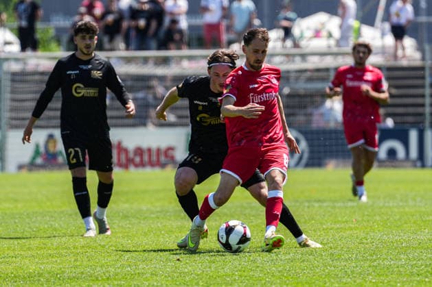 SBFV-Rothaus-Pokal, Bahlinger SC vs FC 08 Villingen, 23.05.2026 Zweikampf zwischen Matthes Glück (FC 08 Villingen, 18) und Kolja Herrmann (Bahlinger SC, 8) SBFV-Rothaus-Pokal, Bahlinger SC vs FC 08 Villingen, Karl-Heitz-Stadion Offenburg, 23.05.2026 Copyright: xBEAUTIFULxSPORTS Boscox