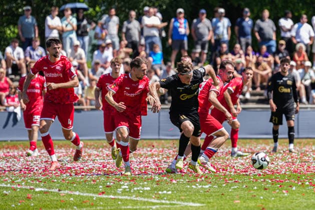 SBFV-Rothaus-Pokal, Bahlinger SC vs FC 08 Villingen, 23.05.2026 Zweikampf zwischen Matthes Glück (FC 08 Villingen, 18) und Kolja Herrmann (Bahlinger SC, 8) SBFV-Rothaus-Pokal, Bahlinger SC vs FC 08 Villingen, Karl-Heitz-Stadion Offenburg, 23.05.2026 Copyright: xBEAUTIFULxSPORTS Boscox