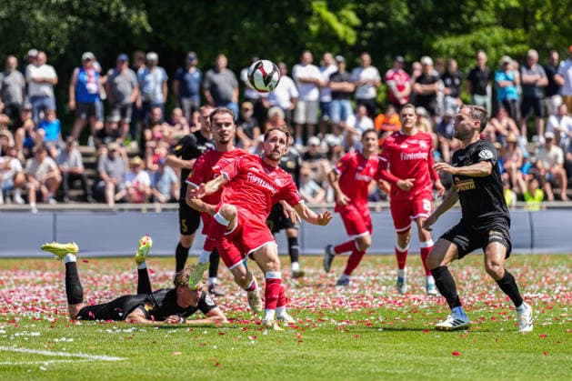 SBFV-Rothaus-Pokal, Bahlinger SC vs FC 08 Villingen, 23.05.2026 Zweikampf zwischen Kolja Herrmann (Bahlinger SC, 8) und Christian Derflinger (FC 08 Villingen, 7) SBFV-Rothaus-Pokal, Bahlinger SC vs FC 08 Villingen, Karl-Heitz-Stadion Offenburg, 23.05.2026 Copyright: xBEAUTIFULxSPORTS Boscox