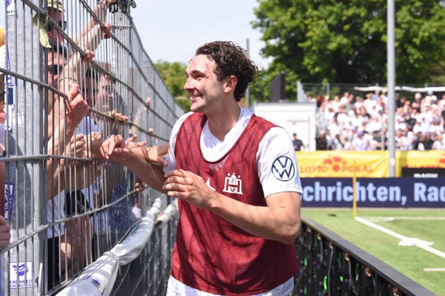 Fußball I Herren I Saison 2025 2026 I Verbandspokal I Finale I SC Vorwärts Wacker 04 Billstedt - Hamburg-Eimsbütteler BC I 23.05.2026 Julius Emil Stegemann ( 24, HEBC) - heute einer der Publikumslieblinge (Nur zur redaktionellen Nutzung.) Hamburg Stadion Hoheluft, Lokstedter Steindamm 87 Hamburg Deutschland Copyright: xLobeca RobertoxSeidelx
