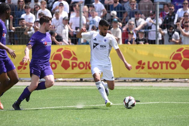 Fußball I Herren I Saison 2025 2026 I Verbandspokal I Finale I SC Vorwärts Wacker 04 Billstedt - Hamburg-Eimsbütteler BC I 23.05.2026 Leon Mundhenk ( 28, SCVW), Hammed Umer Nawaz ( 11, HEBC) (Nur zur redaktionellen Nutzung.) Hamburg Stadion Hoheluft, Lokstedter Steindamm 87 Hamburg Deutschland Copyright: xLobeca RobertoxSeidelx