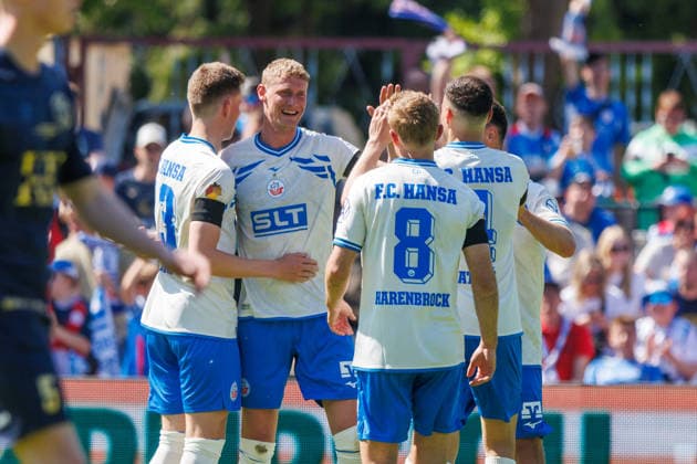 Torschütze Emil Frost Holten (Rostock) zum 2:0 bejubelt jubelt und freud sich über sein Tor mit v.l. Lukas Kunze (Rostock) , Cedric Harenbrock (Rostock) und Kenan Fatkic (Rostock) ; GER, FC Hansa Rostock vs. SV Pastow, Fußball, Männer, Lübzer Pils Landespokal, Finale, Spielzeit 2025 2026, 23.05.2026 Greifswald Volksstadion Mecklenburg - Vorpommern Deutschland