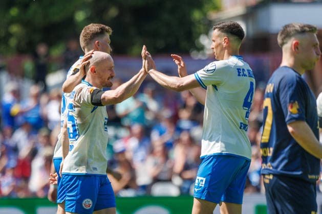 links Torschütze Maximilian Krauß (Rostock) zum 3:0 bejubelt jubelt und freud sich über sein Tor mit Kenan Fatkic (Rostock) ; GER, FC Hansa Rostock vs. SV Pastow, Fußball, Männer, Lübzer Pils Landespokal, Finale, Spielzeit 2025 2026, 23.05.2026 Greifswald Volksstadion Mecklenburg - Vorpommern Deutschland
