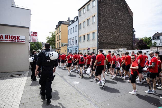 Finaltag der Amateure 2026: SC Fortuna Köln - FC Viktoria Köln; Sportpark Höhenberg, Köln; 23.05.2026 Fanmarsch, Fan von SC Fortuna Köln. Finaltag der Amateure 2026: SC Fortuna Köln - FC Viktoria Köln; Sportpark Höhenberg, Köln; 23.05.2026 Copyright: xBEAUTIFULxSPORTS Buriakovx