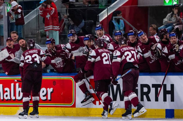 ZURICH, SWITZERLAND - MAY 23: the Latvian Team during their Goal celebration during the Preliminary Round - Group A Match 37 between Latvia and United States at the IIHF Ice hockey, Eishockey World Championship, WM, Weltmeisterschaft 2026, Swiss Life Arena on May 23, 2026 in Zurich, Switzerland. Zurich Switzerland Copyright: xTimoxSteinx