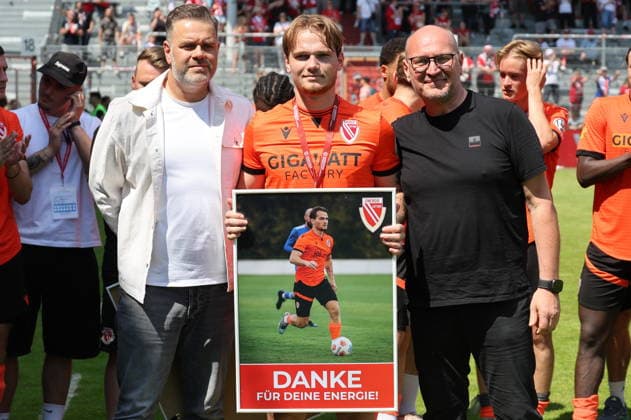 Verabschiedung von 36 Janis Juckel (Energie Cottbus) Fussball Landespokal Brandenburgt 2025 2026 Finale FC Energie Cottbus - VfB Krieschow 1921