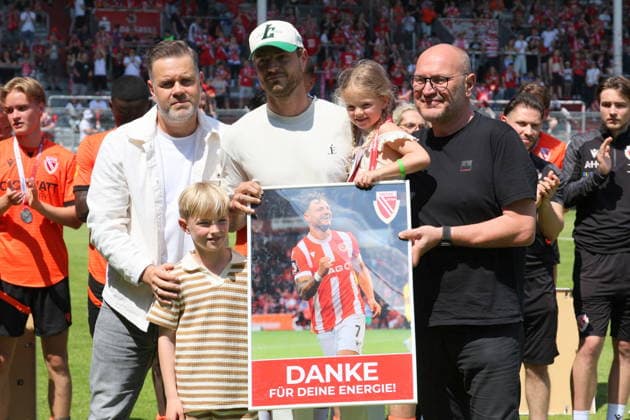 Verabschiedung von 7 Timmy Thiele (Energie Cottbus) Fussball Landespokal Brandenburgt 2025 2026 Finale FC Energie Cottbus - VfB Krieschow 1921