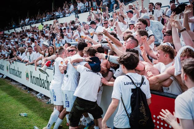 Niedersachsen-Pokal: TuS Bersenbrück vs. Lüneburger SK, 23.05.2026 TOR, JUBEL zum 3:3 durch Tjark Etienne Dörr (Lüneburger SK Hansa, 20) Niedersachsen-Pokal, Finale (Amateure): TuS Bersenbrück vs. Lüneburger SK am 23.05.2026 im August-Wenzel-Stadion, Barsinghausen Copyright: xBEAUTIFULxSPORTS Tonhäuserx