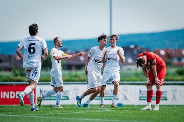 Niedersachsen-Pokal: TuS Bersenbrück vs. Lüneburger SK, 23.05.2026 TOR, JUBEL zum 3:3 durch Tjark Etienne Dörr (Lüneburger SK Hansa, 20) Niedersachsen-Pokal, Finale (Amateure): TuS Bersenbrück vs. Lüneburger SK am 23.05.2026 im August-Wenzel-Stadion, Barsinghausen Copyright: xBEAUTIFULxSPORTS Tonhäuserx