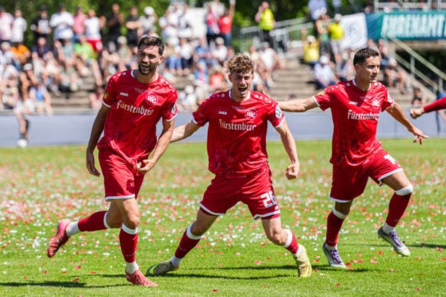 Sport Bilder des Tages SBFV-Rothaus-Pokal, Bahlinger SC vs FC 08 Villingen, 23.05.2026 Torjubel zum 1:0 durch Elvir Zukaj (Bahlinger SC, 4) SBFV-Rothaus-Pokal, Bahlinger SC vs FC 08 Villingen, Karl-Heitz-Stadion Offenburg, 23.05.2026 *** SBFV Rothaus Pokal, Bahlinger SC vs FC 08 Villingen, 23 05 2026 Goal celebration for 1 0 by Elvir Zukaj Bahlinger SC, 4 SBFV Rothaus Pokal, Bahlinger SC vs FC 08 Villingen, Karl Heitz Stadion Offenburg, 23 05 2026 Copyright: xBEAUTIFULxSPORTS Boscox